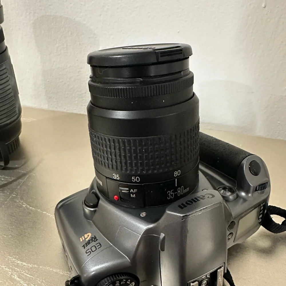 Vintage,Canon EOS Rebel GII 35mm SLR Camera in Silver